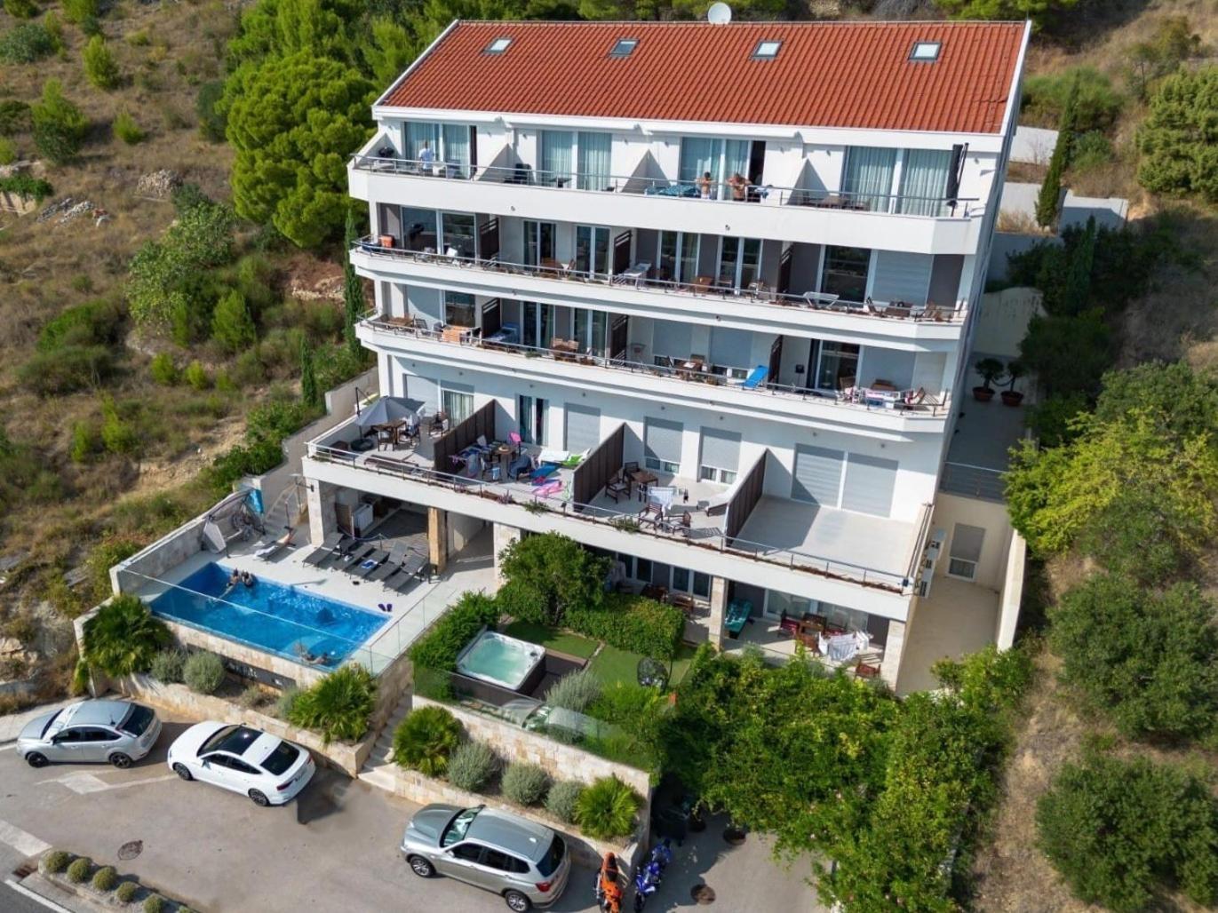 Jolara With Heated Pool